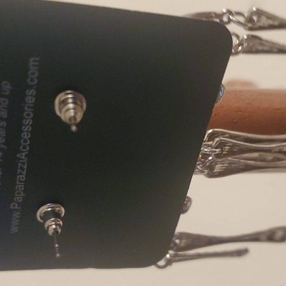 EARRINGS - Picture 4 of 4